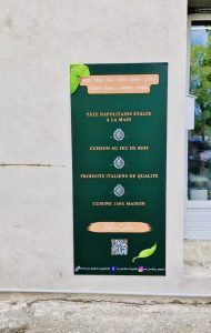 enseigne caisson lumineux avec lettres PVC lumineuses