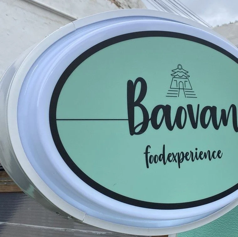 enseigne drapeau ovale – enseigne lumineuse