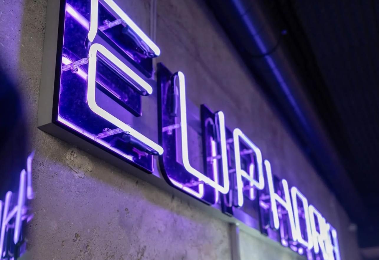 Enseigne enseignes neons lumineux