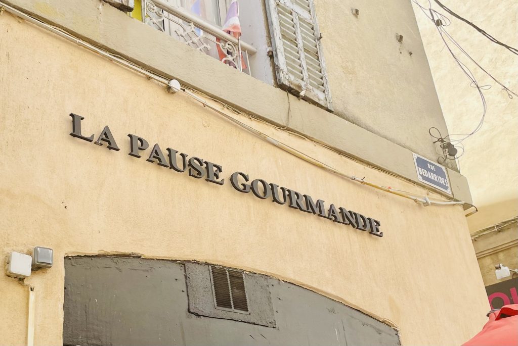 Les Enseignes Artisanales à Aix-en-Provence : Pourquoi Premium Enseigne se Démarque