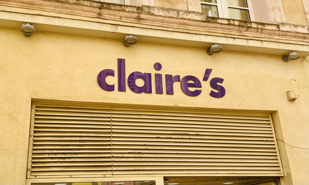 Les Règles et Régulations des Enseignes à Aix-en-Provence : Guide Complet par Premium Enseigne