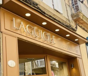 Enseigne de commerce à Aix-en-Provence réalisée par Premium Enseigne