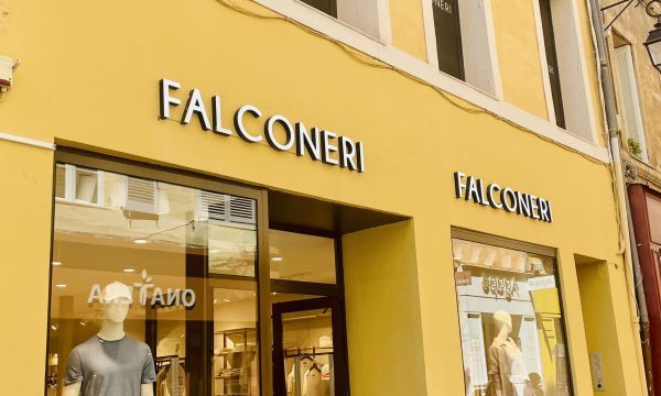 Enseigne de commerce à Aix-en-Provence réalisée par Premium Enseigne