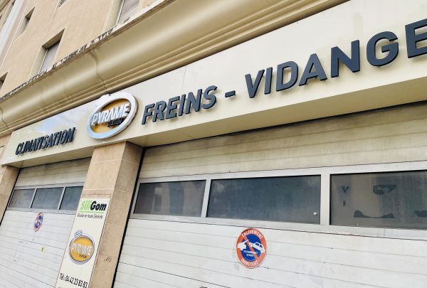 Fabrication d’enseigne sur mesure réalisée par Premium Enseigne