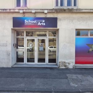 panneau publicitaire enseigne commerciale