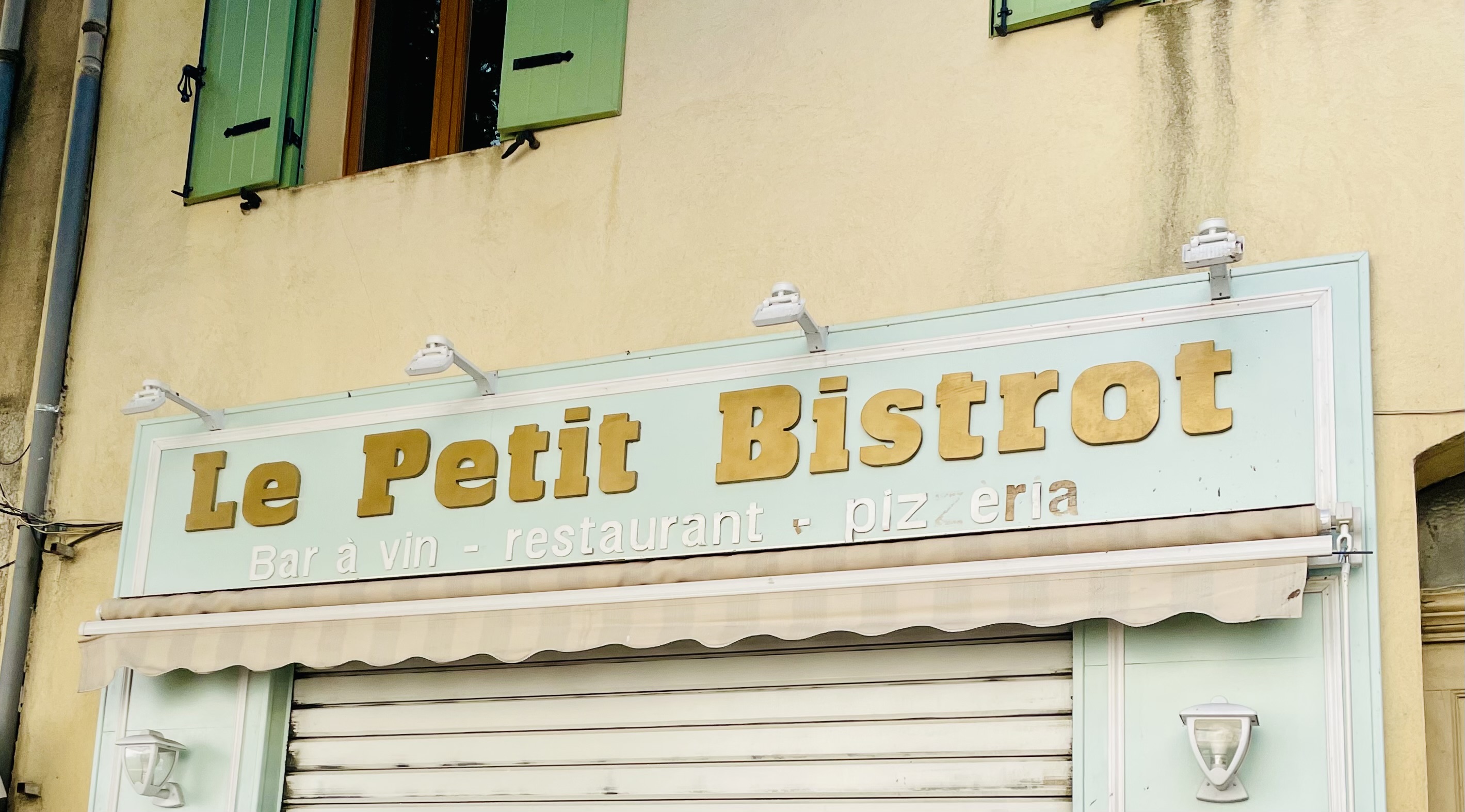 IMG_3340 – choisir une enseigne à Salon-de-Provence