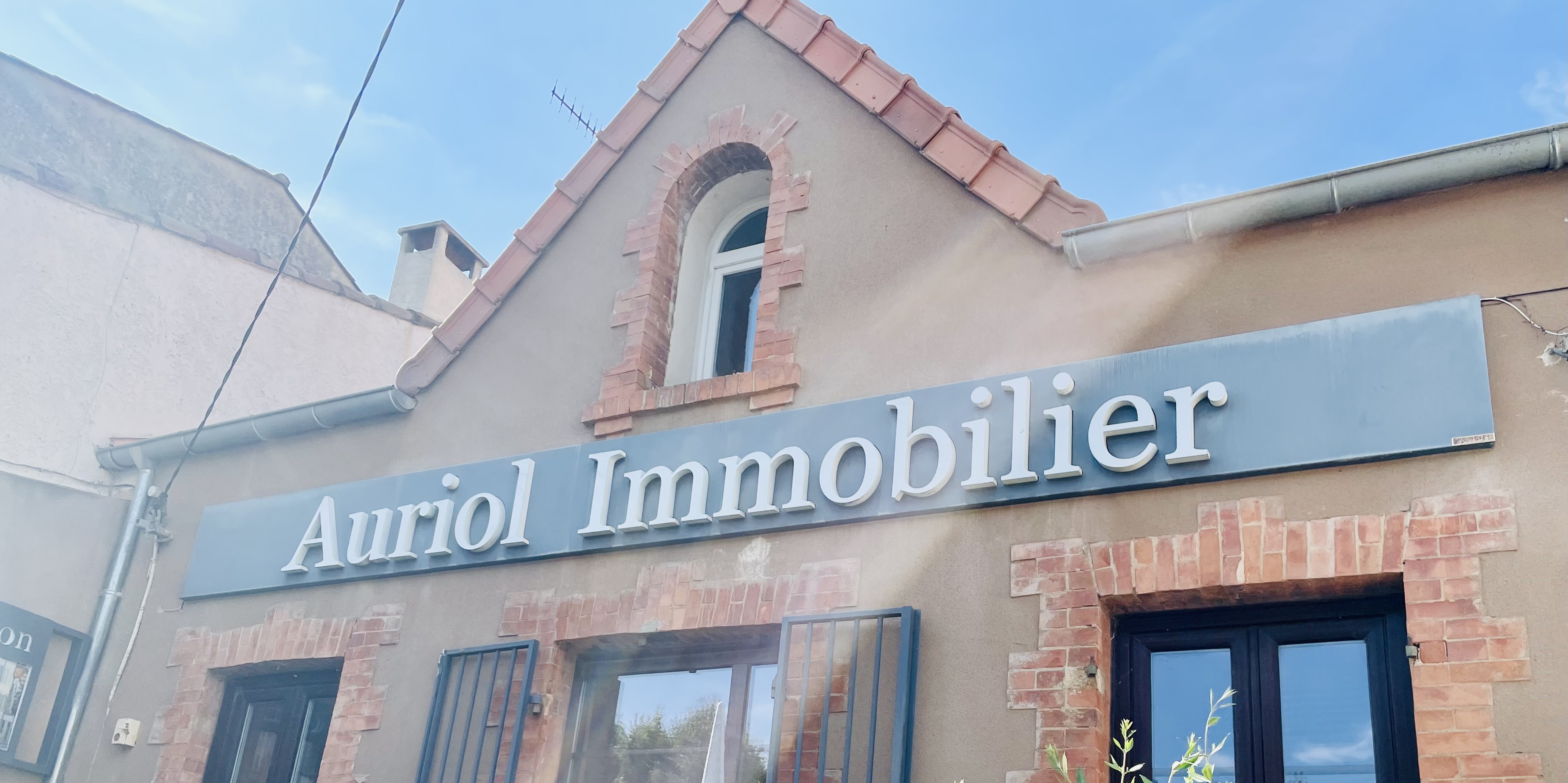tole tablette enseigne design – choisir une enseigne à Salon-de-Provence