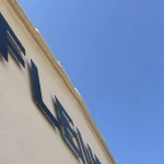 Enseignes Marseille Aix en Provence et Avignon Fleurs – Entretien et Maintenance des Enseignes à Salon De Provence : Conseils de Premium Enseigne