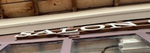 Enseigne lettres découpées