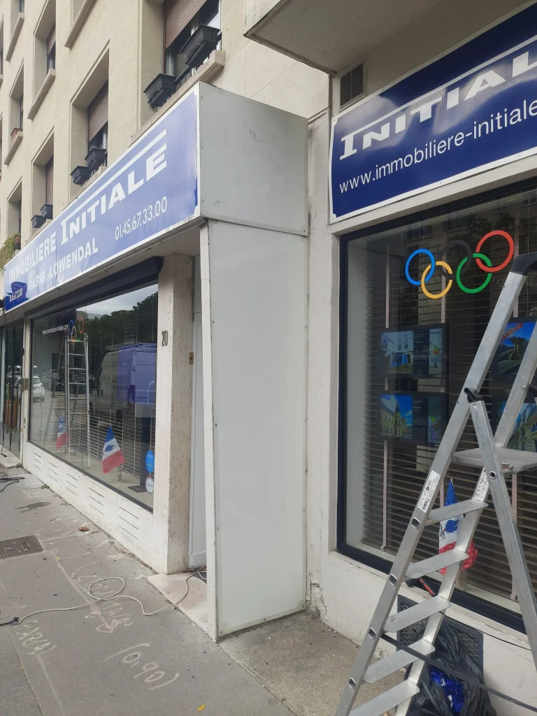 Panneau publicitaire pour commerce de proximité : visibilité et efficacité