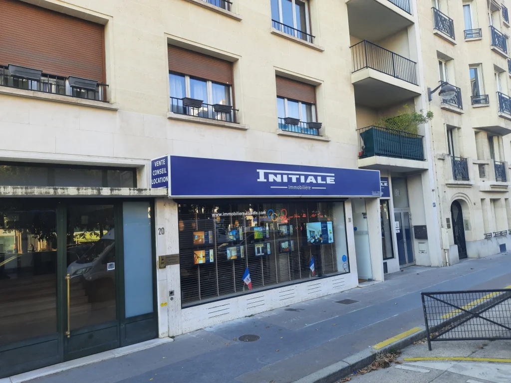 Panneau publicitaire pour commerce de proximité : visibilité et efficacité