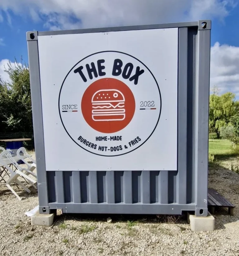 Conteneur habillé avec panneau rond The Box
