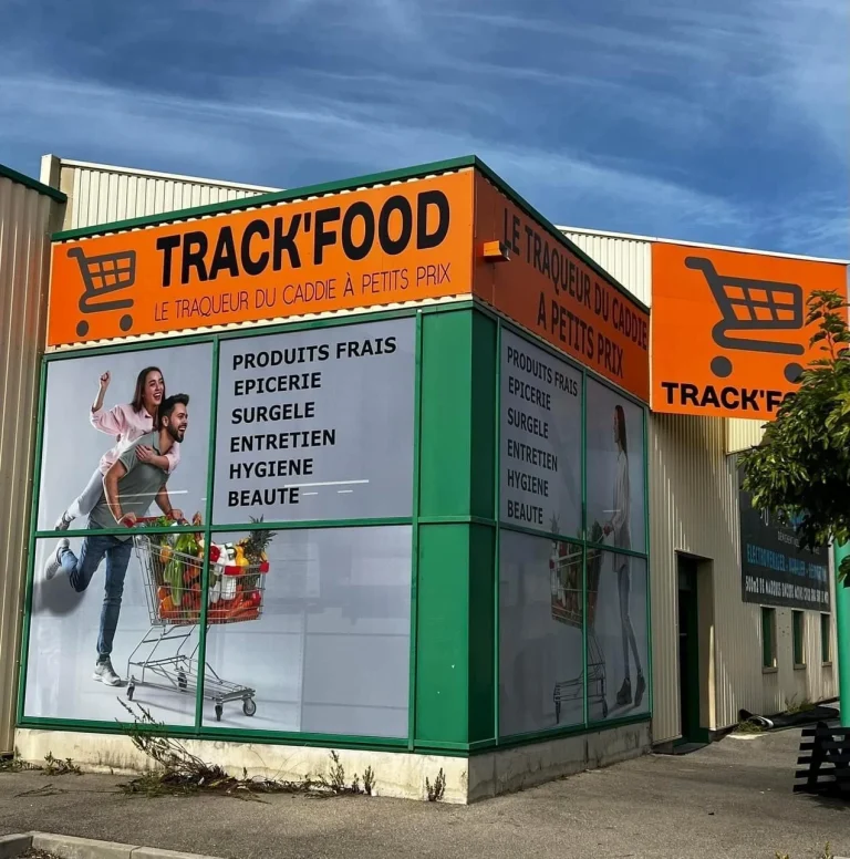 Habillage adhésif Trackfood sur bâtiment