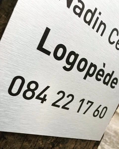 Panneau Type Dibond Alu Brossé 2 – Enseigne Avignon
