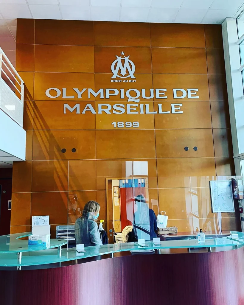 Exemple de réalisation Premium Enseigne – enseigne lettres alu brossées