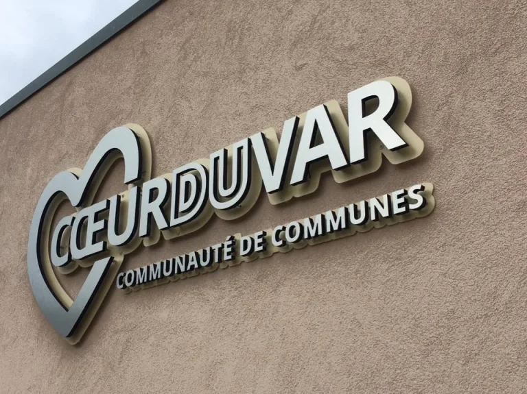 Exemple de réalisation Premium Enseigne – enseigne lettres alu brossées