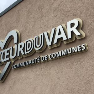 enseigne lettres alu brossées