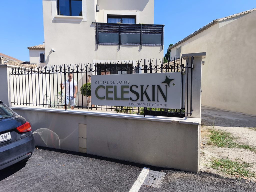 enseigne lumineuse centre de soins Celeskin