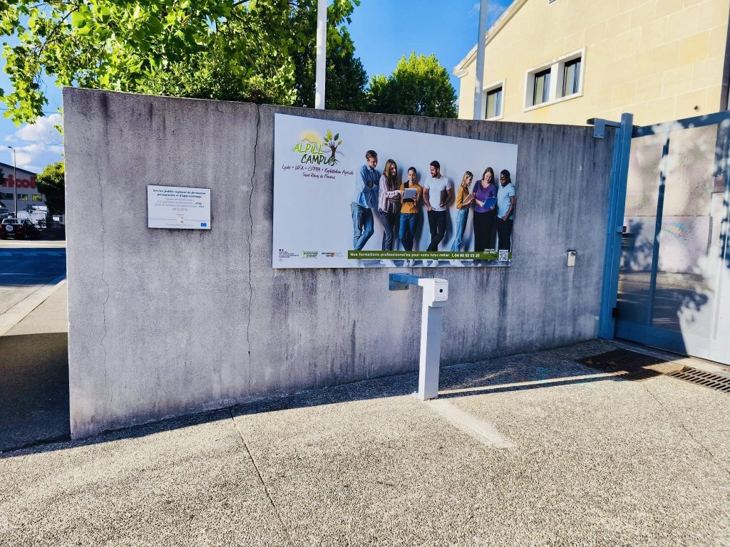 panneau publicitaire commerce