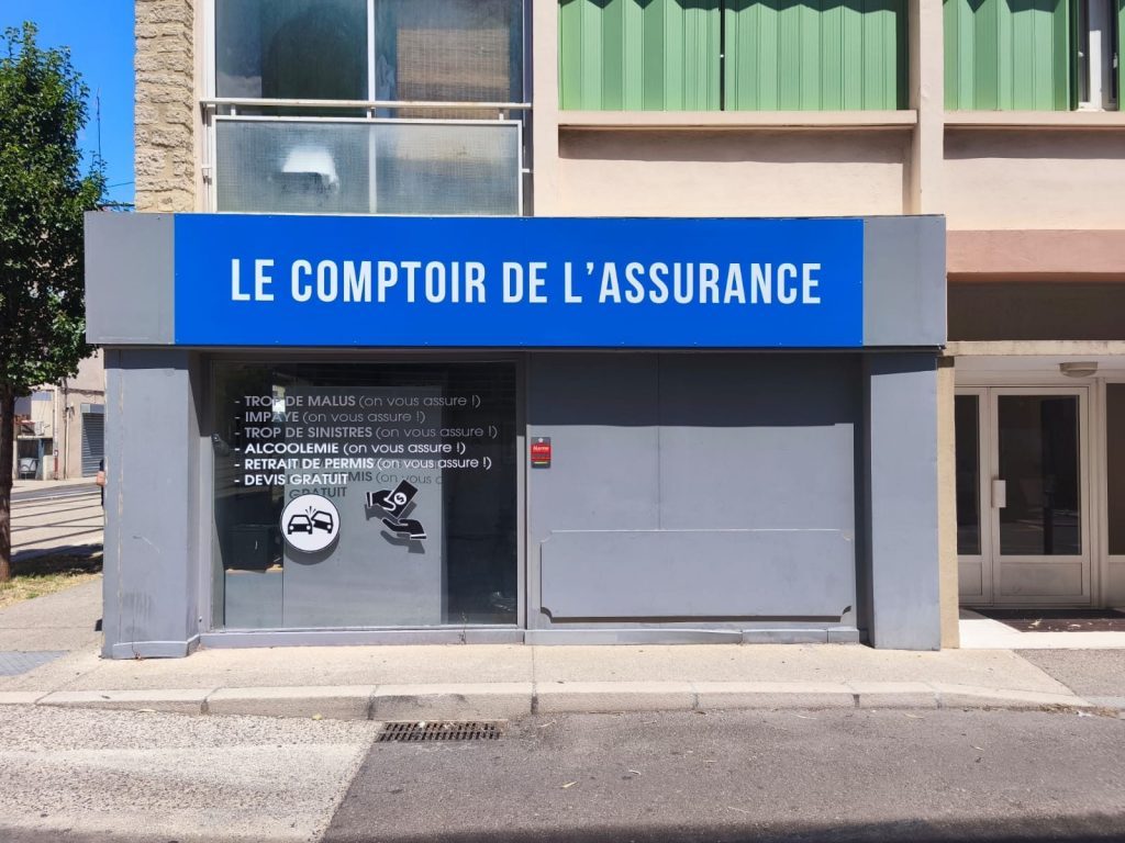 panneau publicitaire commerce