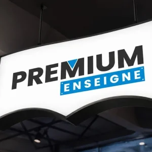 caisson lumineux decoupe à la forme plexi
