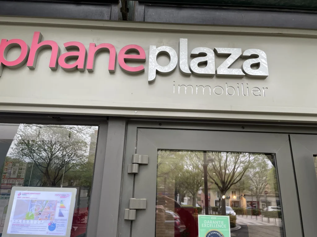 Exemple de réalisation Premium Enseigne – enseigne lettres découpées pvc nimes