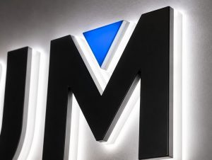 enseigne lettres PVC ET PLEXI (PMMA )