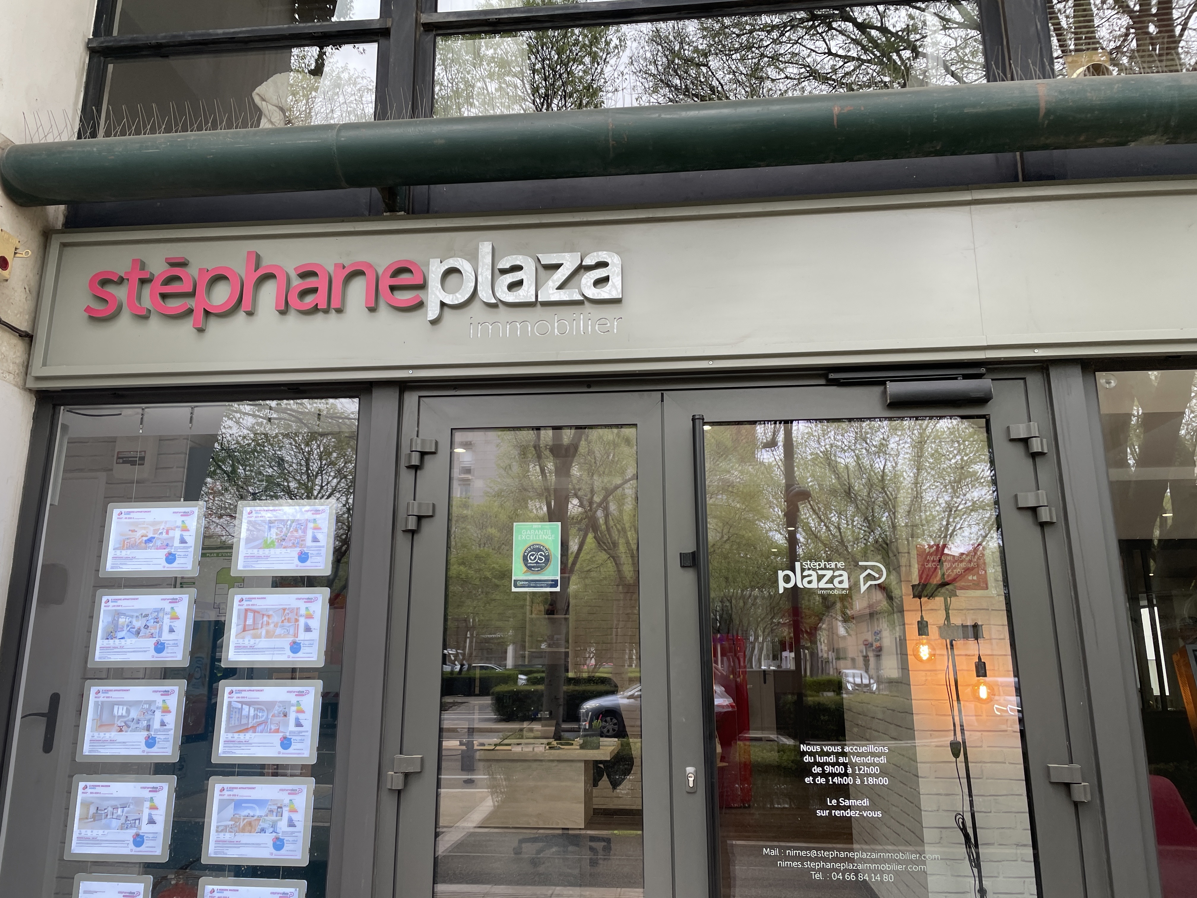 enseigne lettres découpées PVC avignon – Enseigne drapeau Nimes
