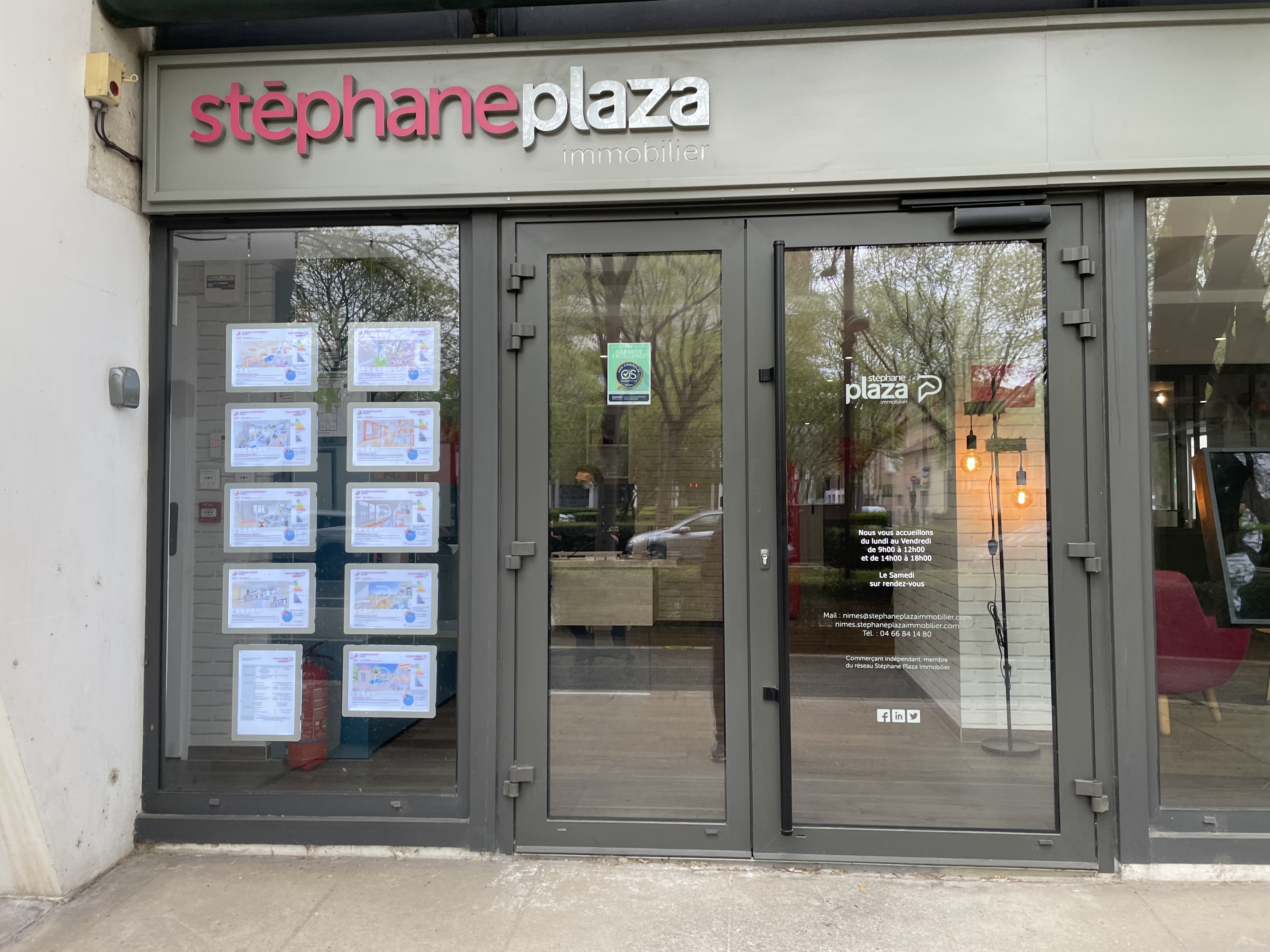 enseigne lettres découpées PVC cavaillon – Enseigne drapeau Nimes