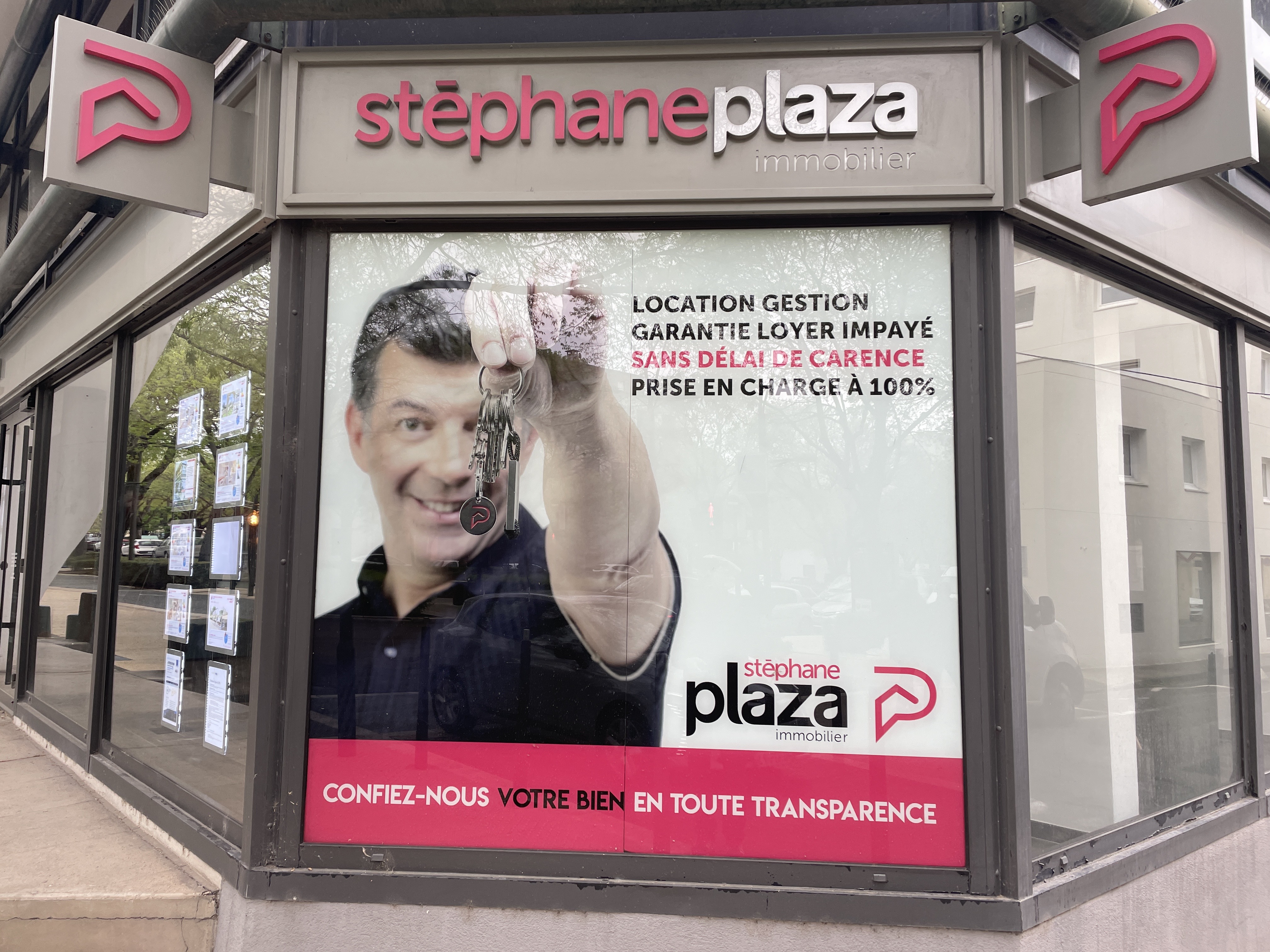 enseigne lettres découpées PVC – Enseigne drapeau Nimes