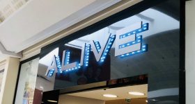 enseigne-lumineuse-lettres-decoupees-et-personnalisees-game.jpeg